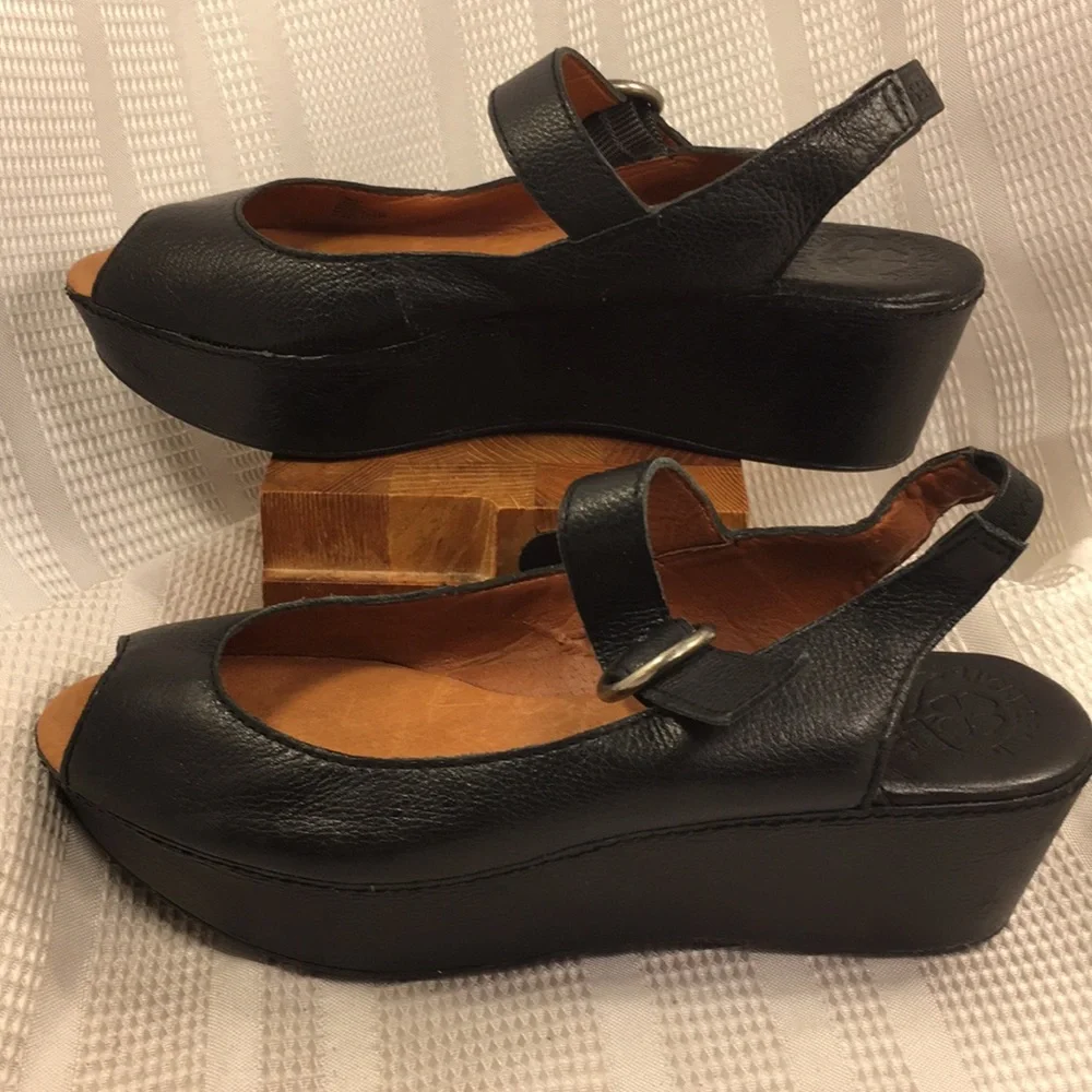 Lucky Brand buttery leather peep toe platform shoe
